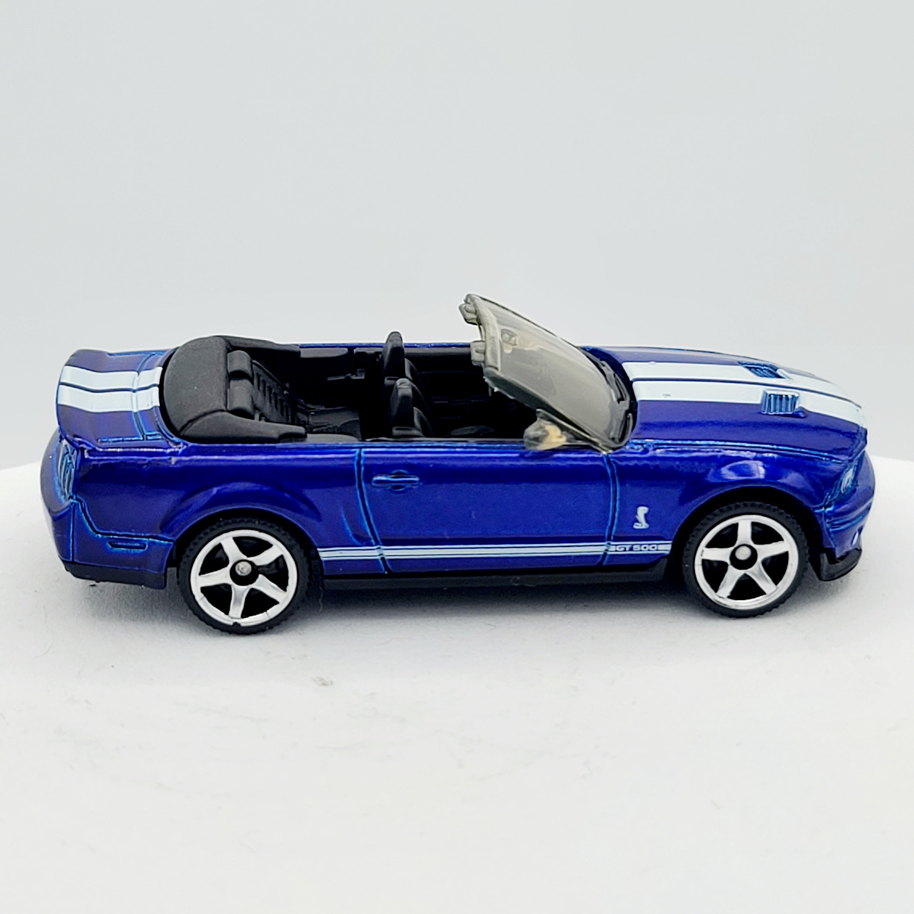 Matchbox '07 Ford Mustang Shelby GT500 (2010 MBX Basic - Sports Cars)